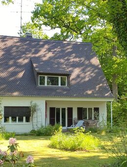 Charmantes, sehr gepflegtes Haus auf wunderbarem Grundstück, ruhig und sehr schön! - Krailling