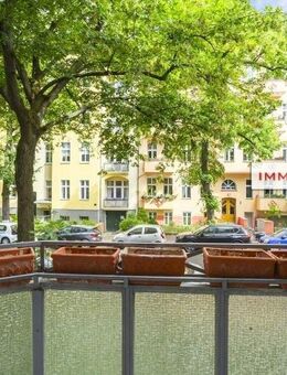 IMMOBERLIN.DE - Attraktive 5-Zimmer-Wohnung mit Loggia nahe Schloßstraße - Berlin
