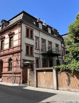 Geräumige, zentral gelegene Wohnung in denkmalgeschütztem Haus - Kaiserslautern