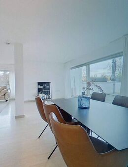 **Einzigartiges 3-Zimmer-Maisonette-Penthouse mit großer Sonnenterrasse, BALKON und hochwertiger EBK** - Mönchengladbach