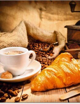 Artland Glasbild Kaffeetasse mit Croissant, Getränke (1 St), in verschiedenen Größen