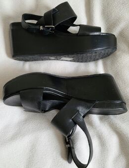 NEU! Petra Dieler - Schuhe mit Keilabsatz/Sandalen – Gr. 38 – schwarz - Kiel