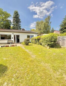 Charmantes Einfamilienhaus mit reichlich Grünfläche und Nebengelass in Malchow - Malchow