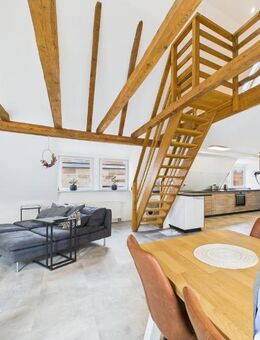 Im Herzen von Zirndorf - 4 Zimmer, offenes Gebälk, Galerie & sonnige Loggia - Zirndorf