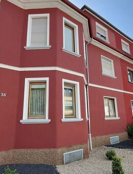 Charmante Dachgeschosswohnung mit Einbauküche & neuem Duschbad – frisch saniert! - Saarbrücken