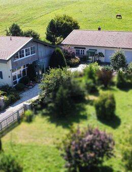 Liegenschaft mit separatem Nebengebäude in Vachendorf - Wohnen & Arbeiten in ländlicher Umgebung - Vachendorf
