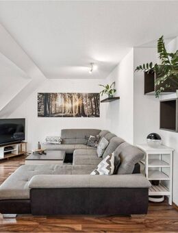 *RESERVIERT* Wohnglück unterm Dach - charmante DG-Wohnung mit Studio, Balkon und TG-Stellplatz - Königsbrunn