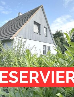 Flensburg: Attraktives Einfamilienhaus in zentraler Stadtlage - Sonniges Grundstück & Doppelcarport - Flensburg