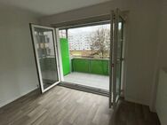 *Herrliche 3-Raum-Wohnung mit Flügeltüren und riesigem Balkon in Chemnitz!* - Chemnitz