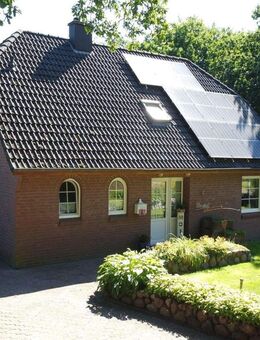 Ruhig gelegenes, tadelloses Einfamilienhaus mit PV-Anlage in Schwesing bei Husum - Schwesing