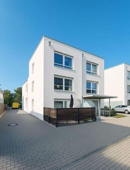 Modernes Stadthaus, KfW 40 Standart, energieautark mit Terrasse/Garten und Dachterrasse - Zirndorf