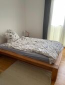 Hochwertiges Bett aus Massivholz inkl Matratze und Lattenrost in 12249