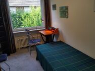 Bewohnerin, 18+Jahre alt, für 1 möbliertes WG-Zimmer 10 qm, ruhige Lage, in 4-Zimmer Wohnung - Hamburg