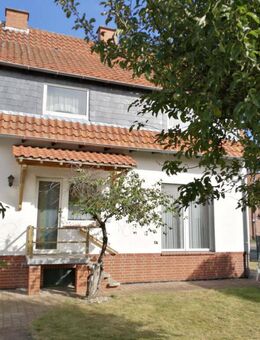 Peine OT Handorf / Attraktives Einfamilienhaus mit Nebengebäuden und großem Grundstück ! - Peine
