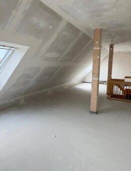 Wunderschöne Maisonette: 3 Zimmer, Ankleide, Gäste-WC, 40 m² Studio und tolle Dachterrasse - Halberstadt