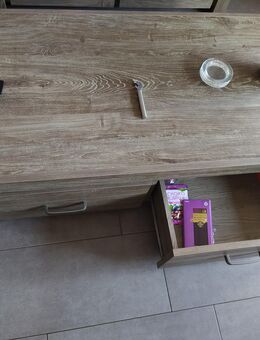 Couchtish und couch zu verschenken - Goch
