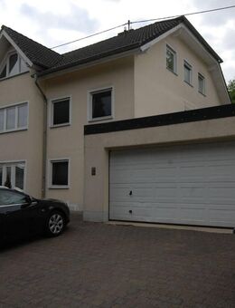 Attraktives 2-Familienhaus mit Pool und großem Grundstück in ruhiger Lage - Newel