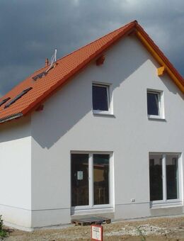 Grundstück inklusive !!! 5 Zimmer, Ton-Dachziegel, Wärmepumpe, Fußbodenhz., freie Grundriss-Planung … - Schönwölkau