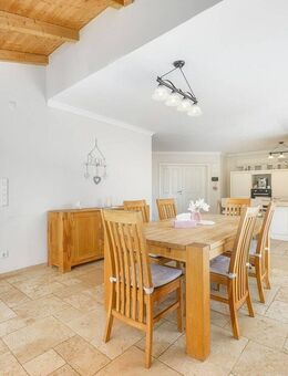 Modernes Einfamilienhaus mit großem Grundstück, Pool und Doppelgarage - Wenzenbach
