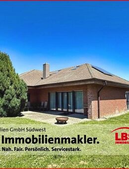 Kernsanierter Bungalow mit Traumküche, Kamin, Doppelgarage + Solaranlage - Sauldorf