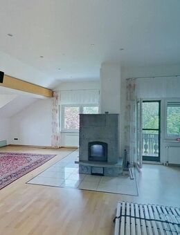 4-Zimmer-Wohnung mit weitläufiger Wohnfläche, EBK, Kamin und Balkon - Florstadt