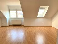 Gemütliche 1-Raum-DG-Wohnung, spektakuläre Aussicht, citynah, auf Wunsch Stellplatz - Chemnitz