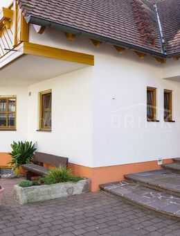 Gemütliche, helle 2-Zimmer Souterrain-Wohnung mit Einbauküche, Abstellraum, Garage - Langenzenn