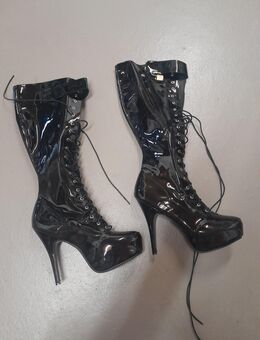 High Heels Stiefel wie neu 45 incl 2 Schlösser - Solingen (Klingenstadt)
