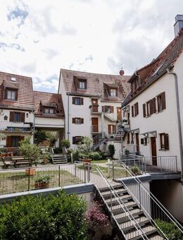 Selbst einziehen oder Dauer & Kurzzeitvermietung! Modernisierte 2-Zi.-Whg. mit EBK & TG-Stellplatz! - Cadolzburg