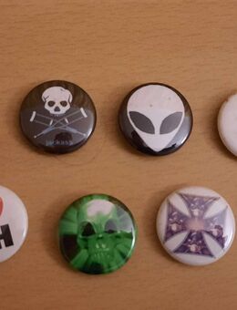 7 Anstecker, auch einzeln abzugeben - Norderstedt