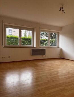 Großes WG-Zimmer mit Blick in den Garten - Stuttgart