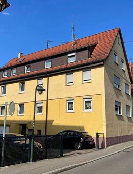 Dachgeschoss im Zentrum der Stadt - 2,5 Zimmer mit neuer Heizung und renoviertem Bad - Fellbach