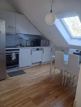 2-Zi. DG-Whg, EKB, Balkon, Bessungen, Teilmöbliert - Darmstadt