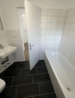 Frisch saniert mit Balkon & großem Wohnzimmer! Familienfreundliche 3-Z.-W. - Gauting