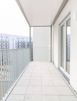 Großzügige 3-Zi.-Wohnung mit Sonnenbalkon, Tageslicht-Gästebad und stilvollem Wohnambiente - Frankfurt (Main)