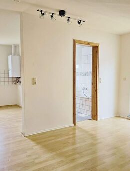 Eine Terrasse und 1,5 individuelle Zimmer warten auf Sie! - Köthen (Anhalt)