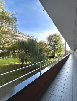 Lichtdurchflutete ETW mit ca. 106m² Wohnfläche, Balkon und Carport zu verkaufen in Bonn Auerberg - Bonn