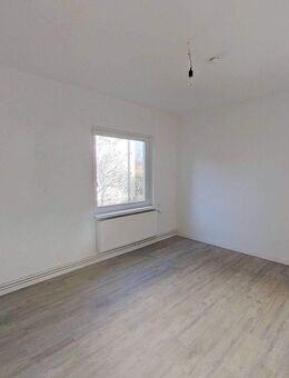 Renovierte 2-Zimmer-Erdgeschosswohnung mit viel Lichteinfall und Tageslichtbad - Nordenham