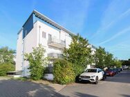 Bezugsfrei: Neuwertige 2-Zi.-Wohnung mit Balkon und Tiefgarage in grüner Lage - Darmstadt