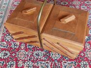 Alter Nähkasten aus Holz mit viel Inhalt. Guter Zustand - Hannover