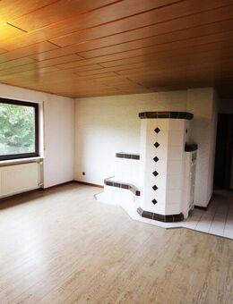 Gemütliche 3,5-Zimmer Dachgeschosswohnung in Hanweiler mit Hobbyraum und Bühne - Winnenden