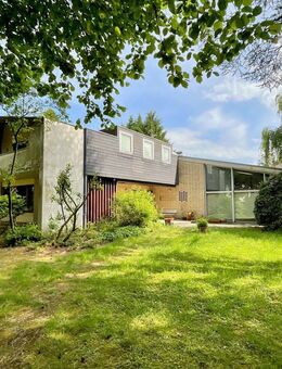 Architektonisch markante Villa in Bestlage: Schwimmhalle, Einliegerwohnung, parkähnliches Grundstück - Leverkusen