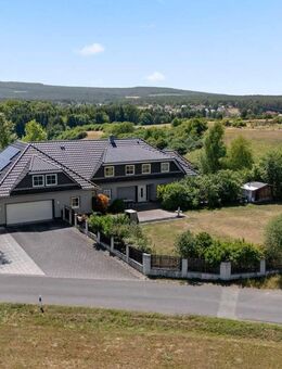 5.176m² Grundstücksfläche! Energieeffiziente Luxusvilla in ruhiger Lage mit Pool - Creußen