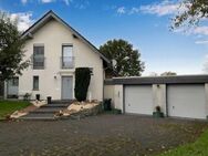 Modern, viel Platz & großzügiges Grundstück: Zweifamilienhaus mit Doppelgarage in Erwitte-Völlinghausen! - Erwitte