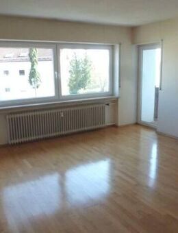 Gepflegte 3-Zi-Eigentumswohnung, 1. Stock, Südbalkon, Einbauküche, Bad mit Fenster - Nersingen