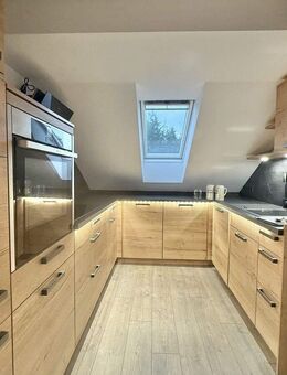 Charmante sanierte Dachgeschosswohnung mit Balkon und Garage - Ammerthal - Ammerthal