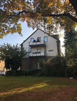 Gepflegtes 3-Parteien MFH mit Balkonen und 3-Garagen in 47137 Duisburg - Duisburg