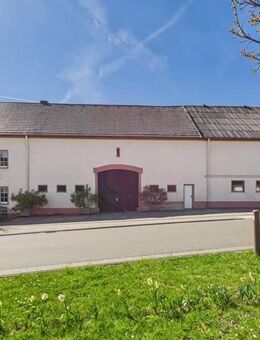 RENOVIERTES BAUERNHAUS MIT GROSSEN STALLUNGEN UND GARAGEN - Perl
