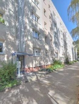 3-Raum-Wohnung mit Balkon, neu saniert! - Halle (Saale)