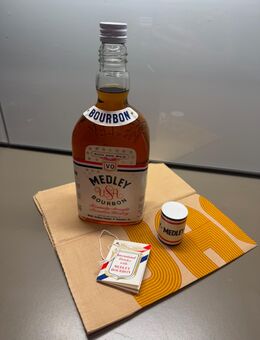 Medley USA Bourbon VO – Kentucky Straight – ungeöffnet – Vintage 1970er – Halsanhänger - Plettenberg